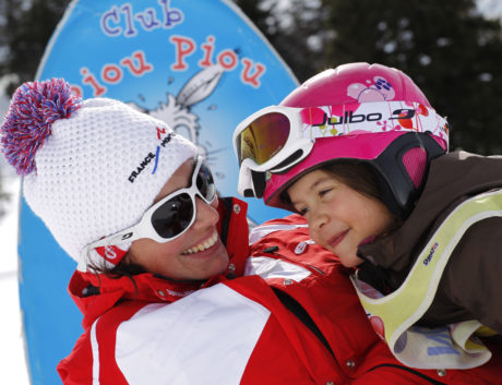 Femme et enfant avec bonnet